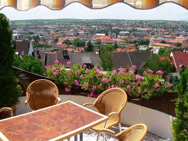 Ferienhaus Apartmanház Zalánki Eger Exterior foto